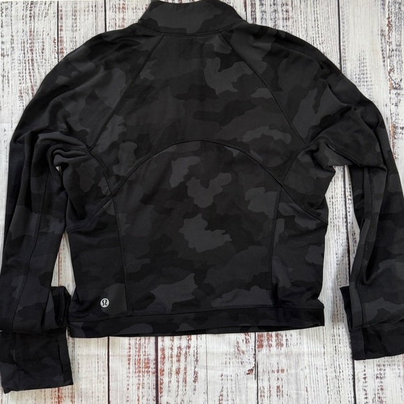 Lululemon Base Pace Half Zip Cropped Pullover Black Camo Rulu Fabric Size 8 - Picture 8 of 8
